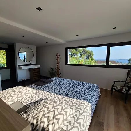 Villa Belle Au Calme Avec Piscine Grands Volumes A Deux Pas Des Plages De La Ciotat